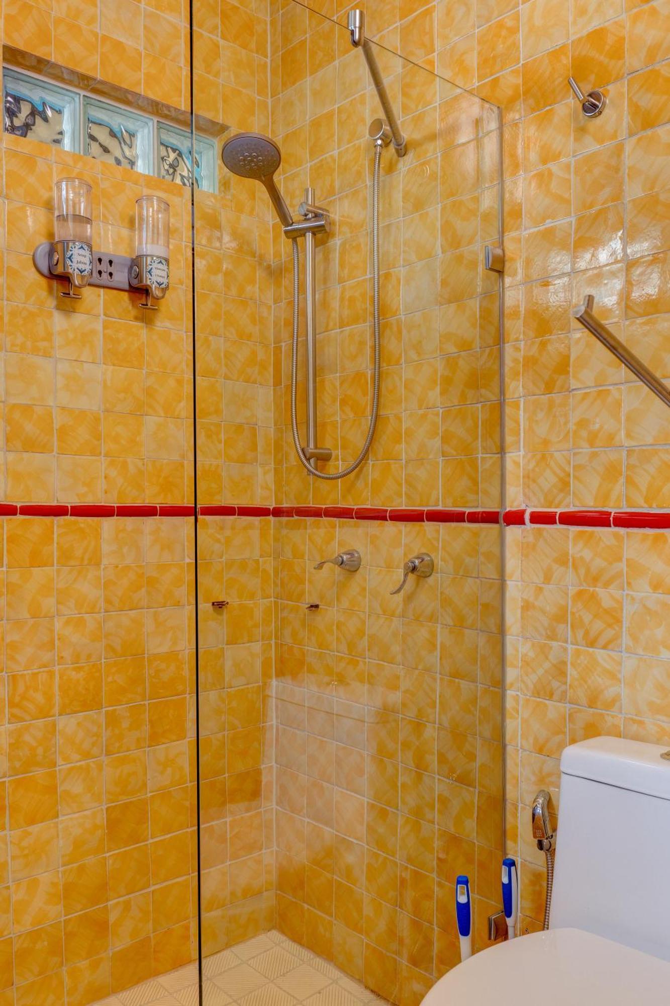 Hotel Casa De Colores 2*